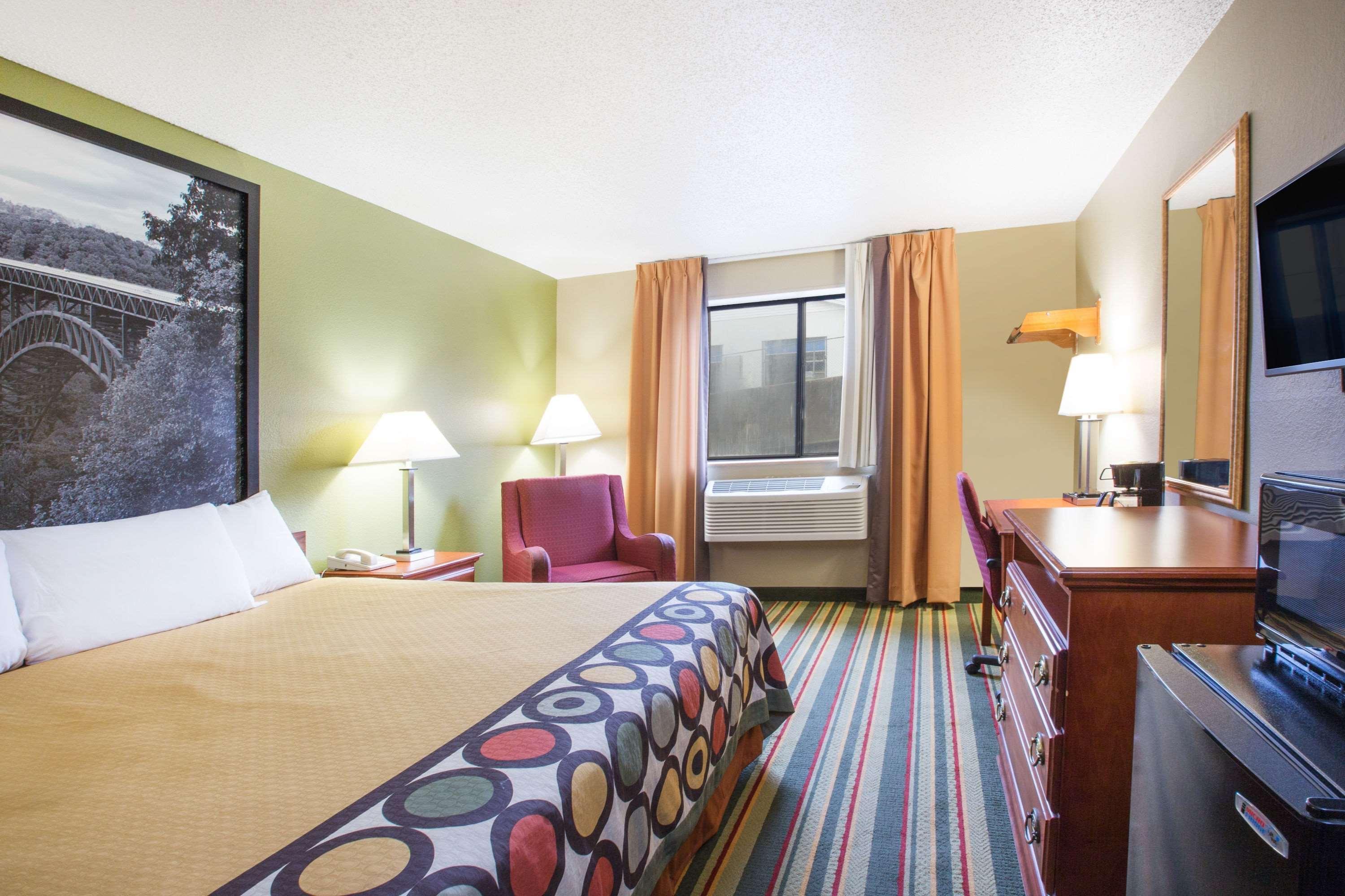 Super 8 By Wyndham Beckley Hotel Exterior foto