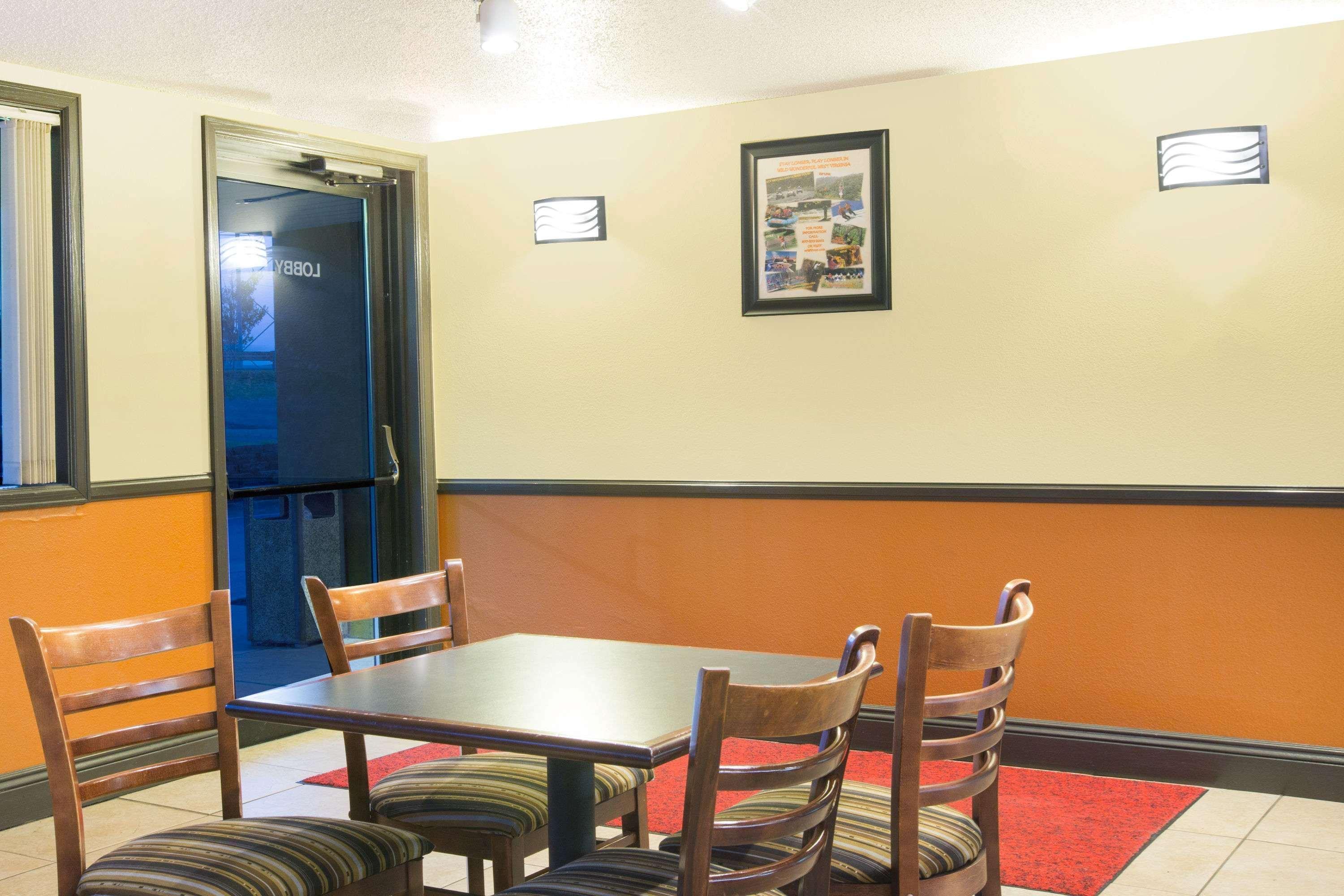 Super 8 By Wyndham Beckley Hotel Exterior foto